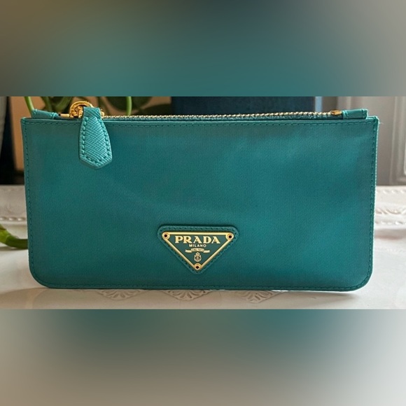 PRADA Tessuto Nylon coin pouch Keyring . Gold logo. Emerald color .Good - Picture 8 of 12
